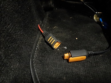Neem een extra aansluitsnoer als accessoire mee zodat je makkelijk kunt wisselen tussen voertuigen.