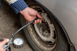 Bandenspanning meten van je oldtimer is altijd belangrijk, niet alleen veilig.